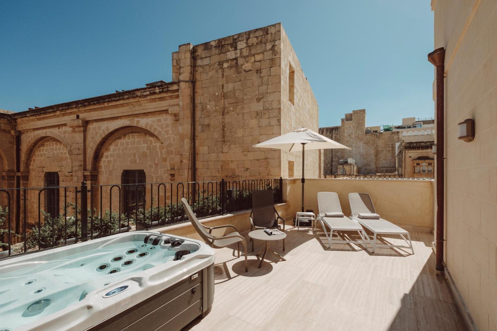 San Karlu Hotel Valletta Bagian luar foto