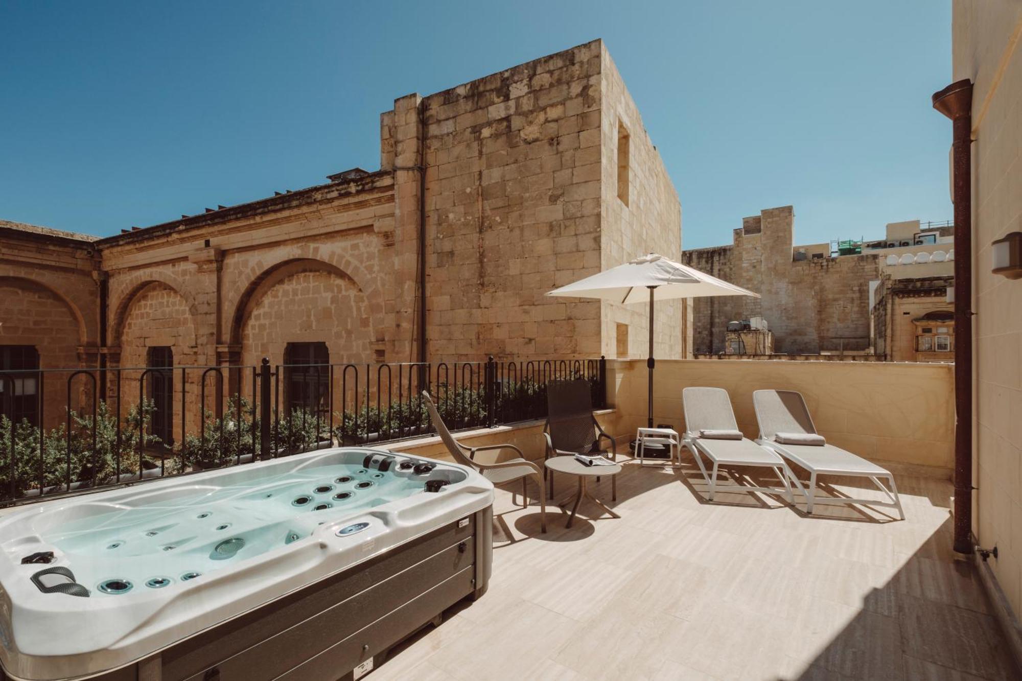 San Karlu Hotel Valletta Bagian luar foto